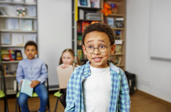 Spontaan spellen: De basis voor lees- en schrijfvaardigheid bij jonge kinderen